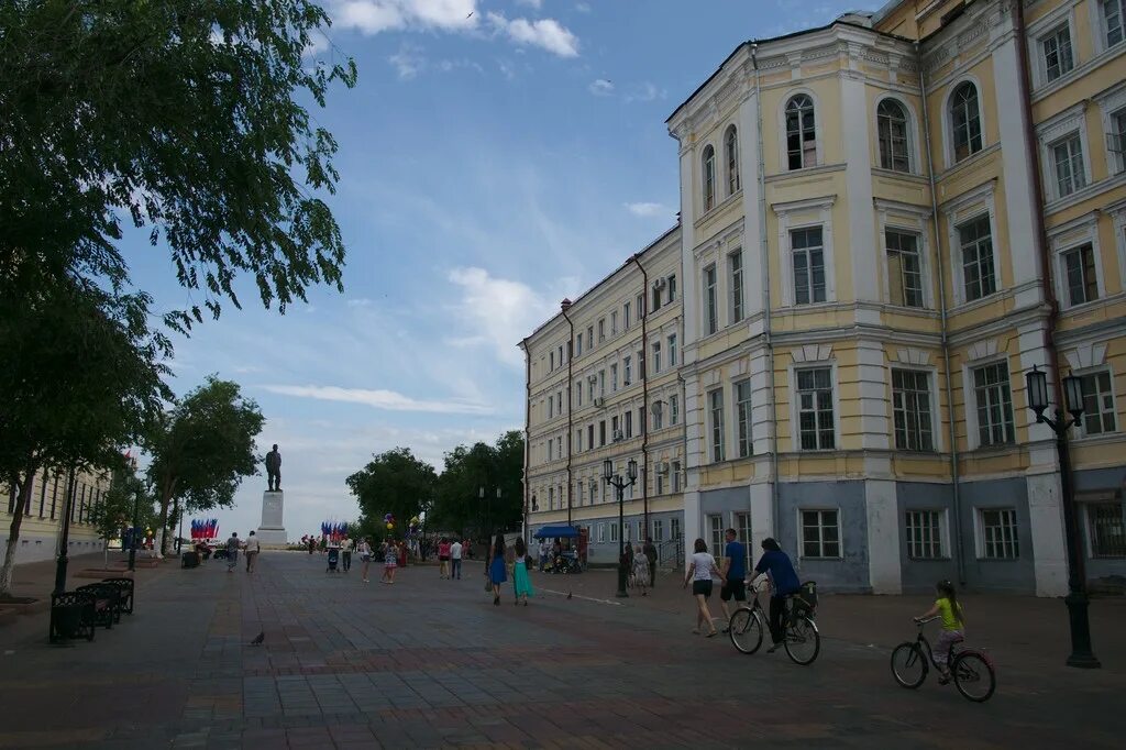 Оренбург советская купить. Улица Советская Оренбург. Советская площадь Оренбург. Советская улица Оренбург набережная. Оренбург улица Советская улица.