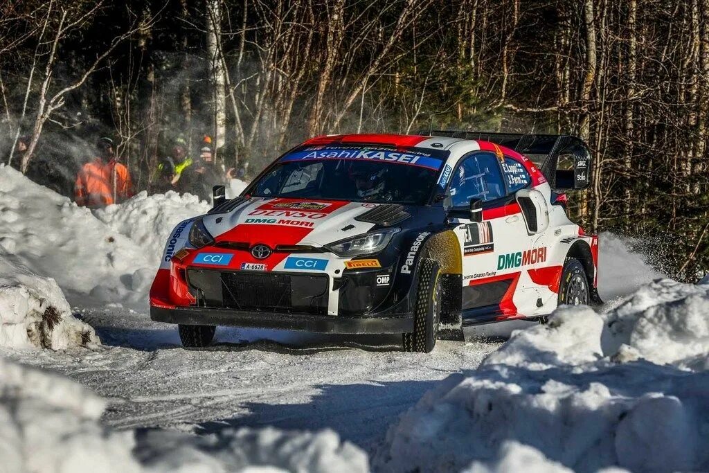 Ралли швеции. Ралли WRC 2022. Ралли Швеции 2022. Suzuki WRC 2022. WRC ралли Швеции.