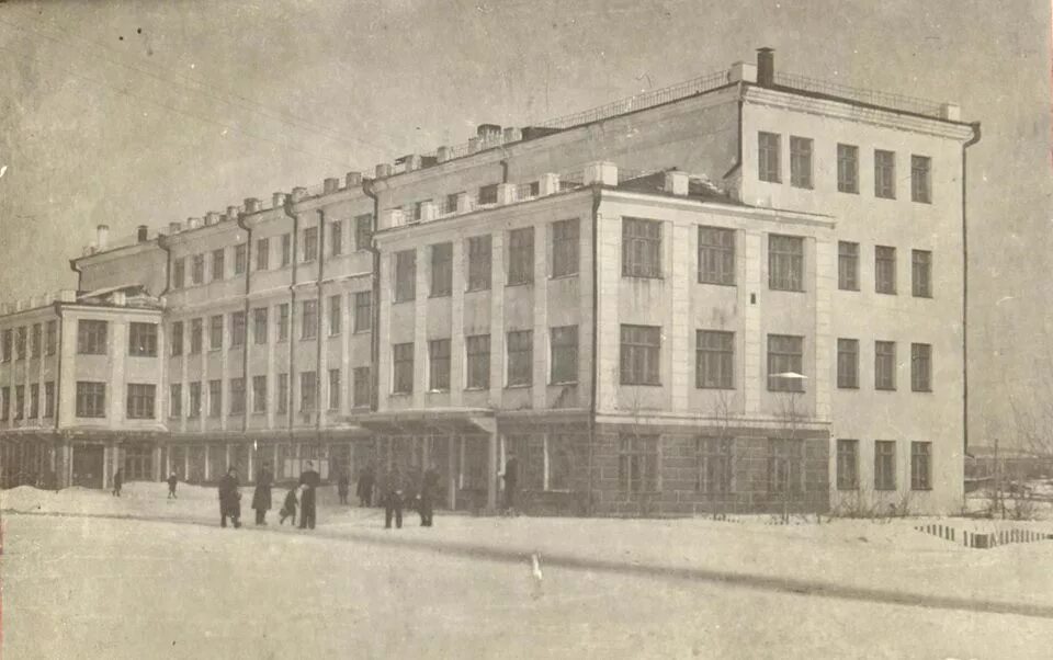 Школа 40 кемерово. Школа 67 Кемерово. Кемерово 1940. Кемеровское педагогическое училище 2.
