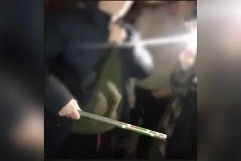Избил палкой