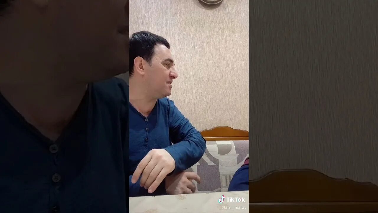 Арни в детстве. Похож на шварценеггера. Арни шварц. Слушать марата и арни. Слушать марата и арни.