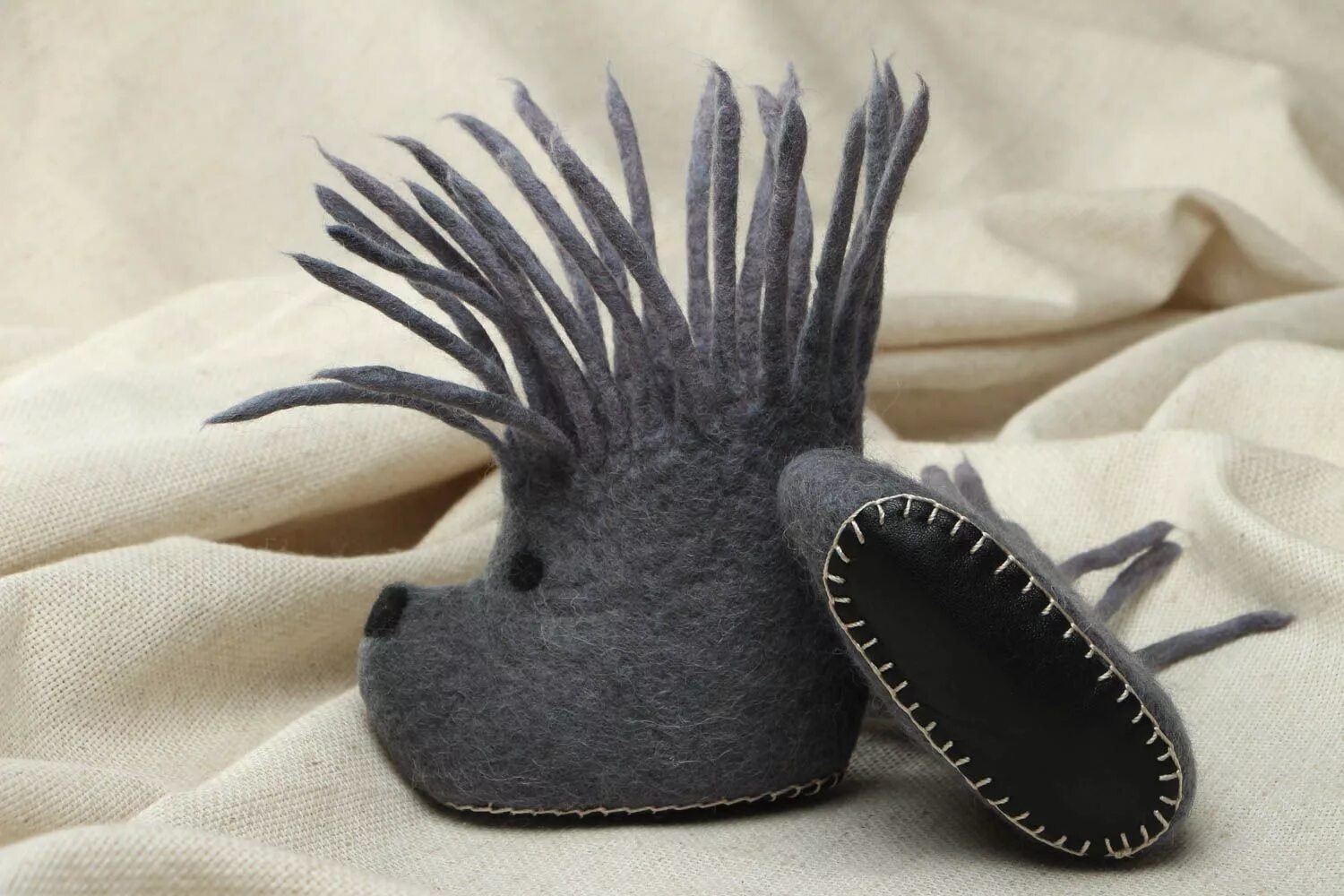 Смешные домашние тапочки. Необычные тапочки. Плюшевые тапочки акула. Мягкие тапки олени. Необычные тапочки.