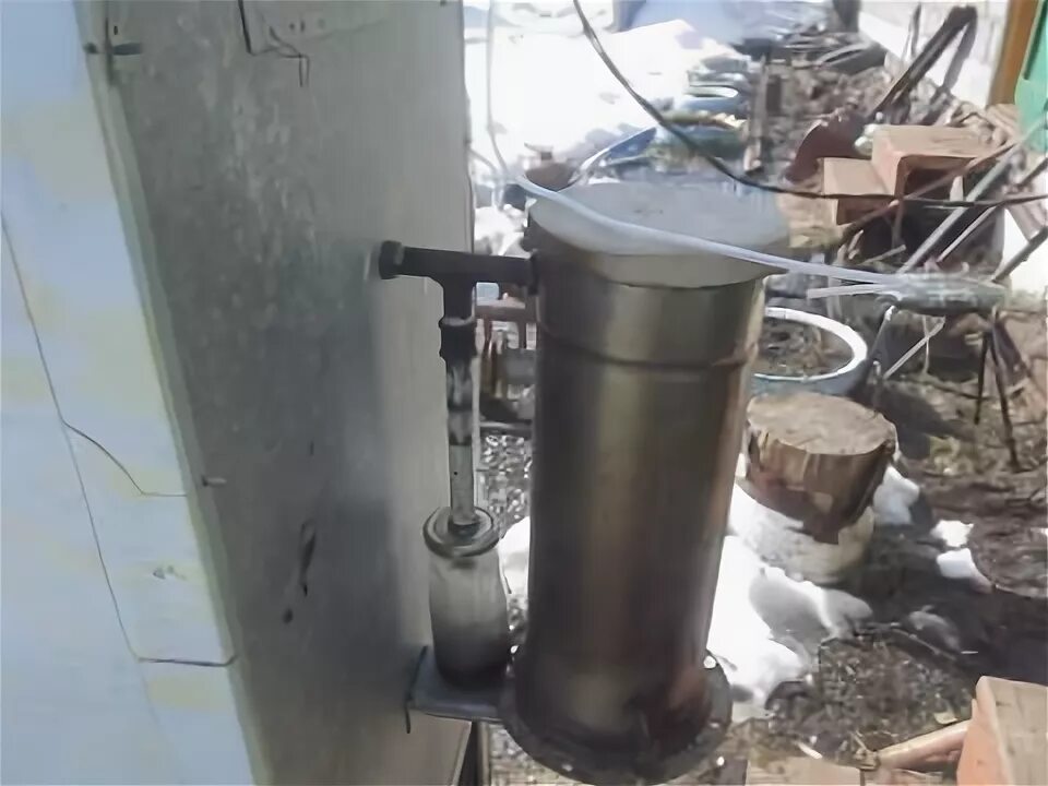 Коптилка холодного копчения. Коптильня холодного копчения с дымогенератором. Промышленная коптильня холодного копчения с дымогенератором. Коптильня холодного копчения из бойлера 80 литров. Коптильня из холодильника с дымогенератором.