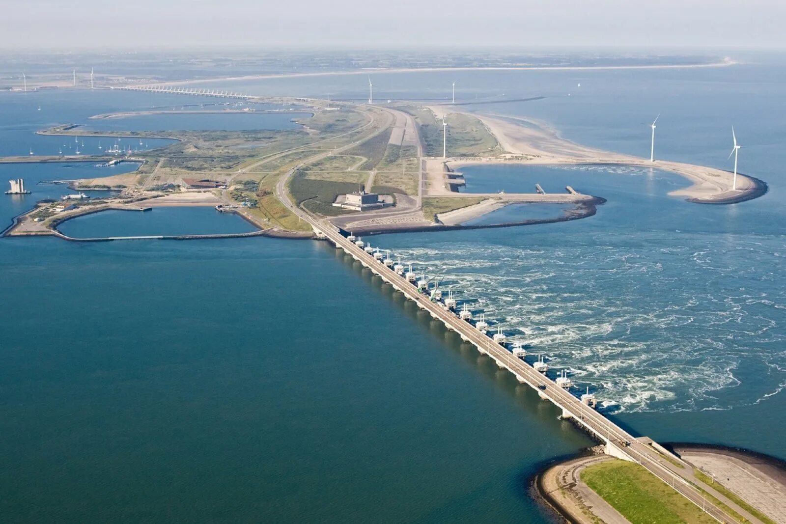 Земля ниже уровня моря в нидерландах