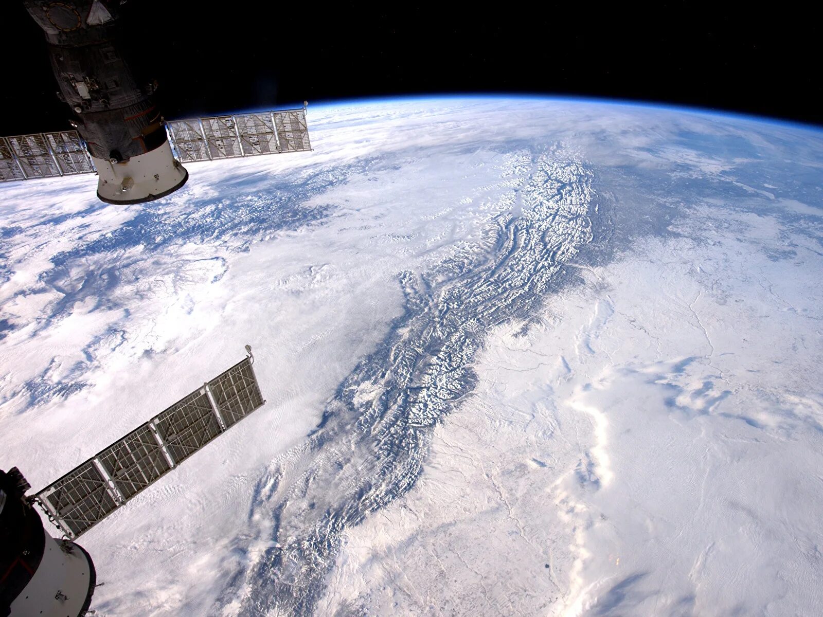 съемки земли из космоса. реальные кадры из космоса. вид земли из космоса ночью. Nasa ночной вид с мкс. космические снимки.