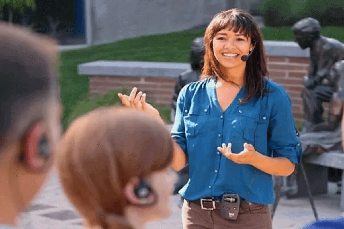 Девушка экскурсовод. Девушка экскурсовод. Найти экскурсовода. Найти экскурсовода. Гид экскурсовод.