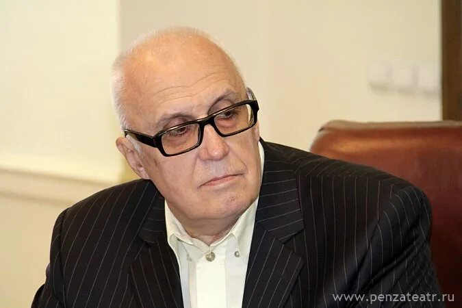 Игнатов игорь саратов. Зав лит. Заведующий литературной частью в театре. Игламов нияз рауфович. Театральные деятели россии 21 века.