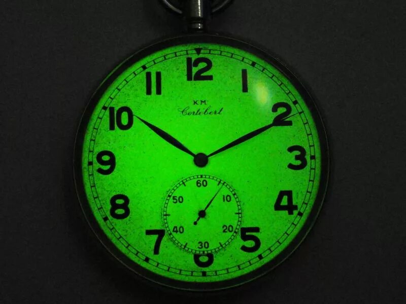 Бережок часов. Часы. Механические часы со светящимся циферблатом. Радиоактивные часы. Часы советские светящиеся.