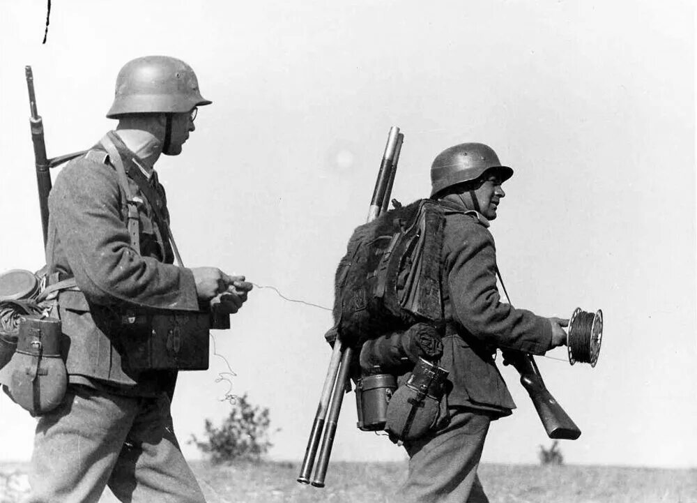 снаряжение минометчика вермахта. наушники радиста ркка 1941. связисты ркка. снаряжение сапера вермахта. парень связист вермахта.