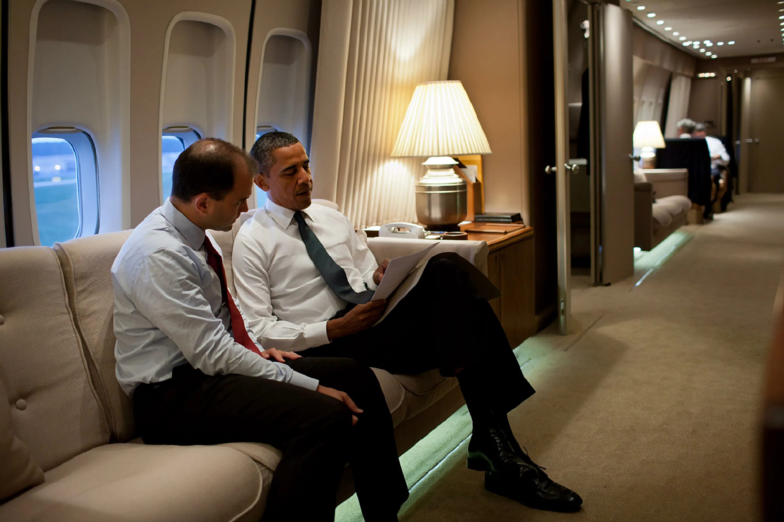 Борт 1 президента США. Самолет Путина борт номер 1. Борт номер 1 президента США внутри. Барак Обама в самолете.