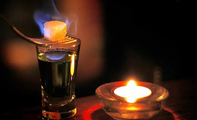 Горит ли вино. Камин и вино. Камин и вино. Рюмка с огнем. Skaistumkopsana.