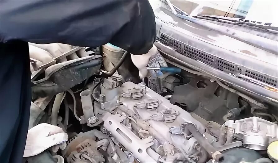 6 своими руками. Замена свечей nissan tiida latio. Замена свечей на тииде. 6. Замена свечей ниссан тиида 1.