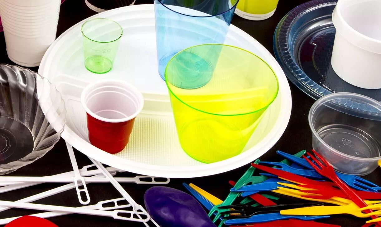 Одноразовая посуда сток. Одноразовая посуда для общепита. Повторное использование одноразовой посуды и инвентаря. Загрязнение одноразовой посудой. Ассортимент пластиковой посуды.