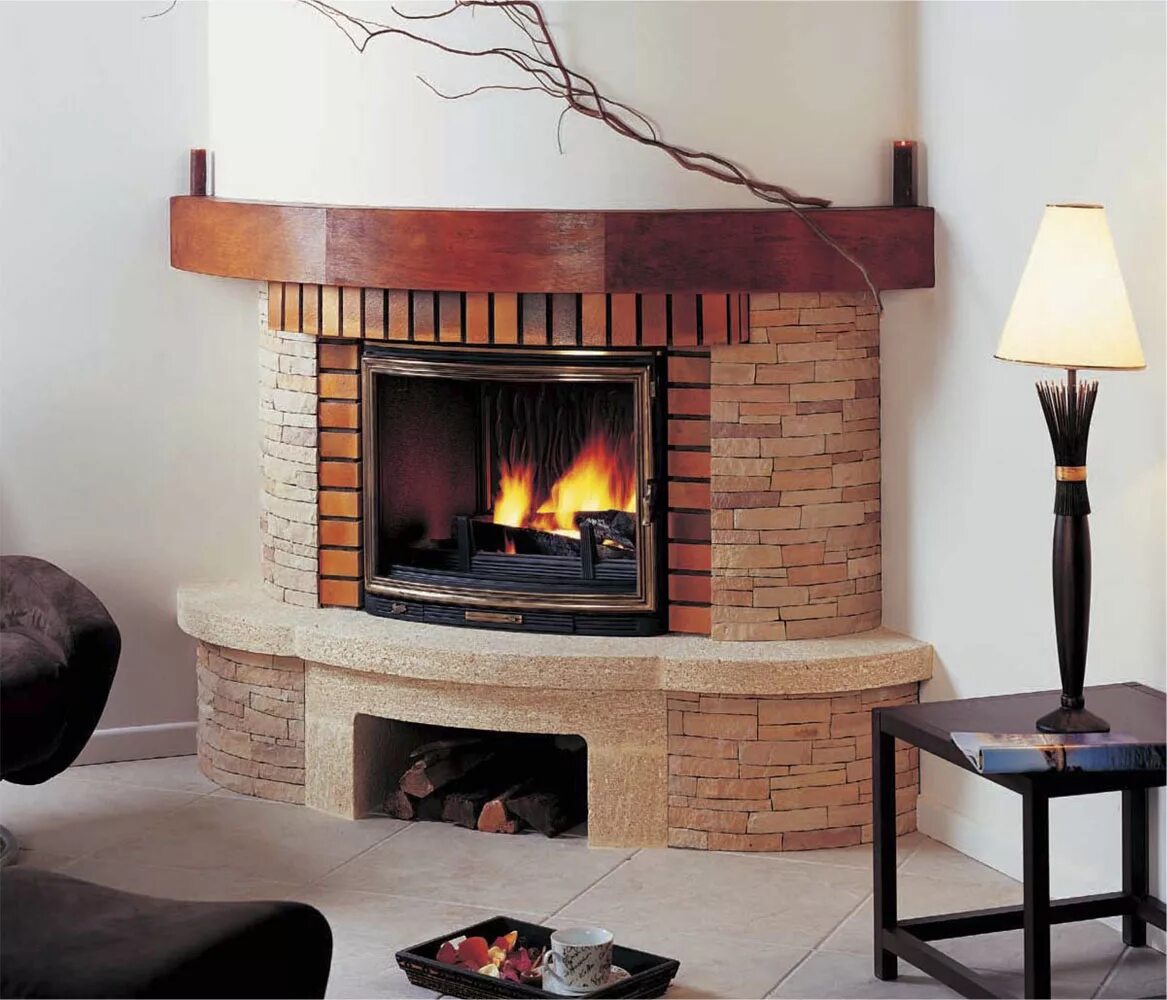 Камин кирпичный угловой. Красивые камины из кирпича. Камин из кирпича. Камин дровяной из кирпича. Камин дровяной из кирпича.