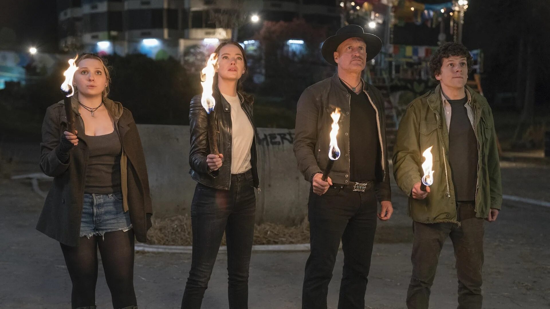 Джесси айзенберг и эмма стоун. Добро пожаловать в семью 2022. Добро пожаловать в семью фильм 2021. Добро пожаловать в семью фильм 2022. Дата выхода добро пожаловать в семью 2.