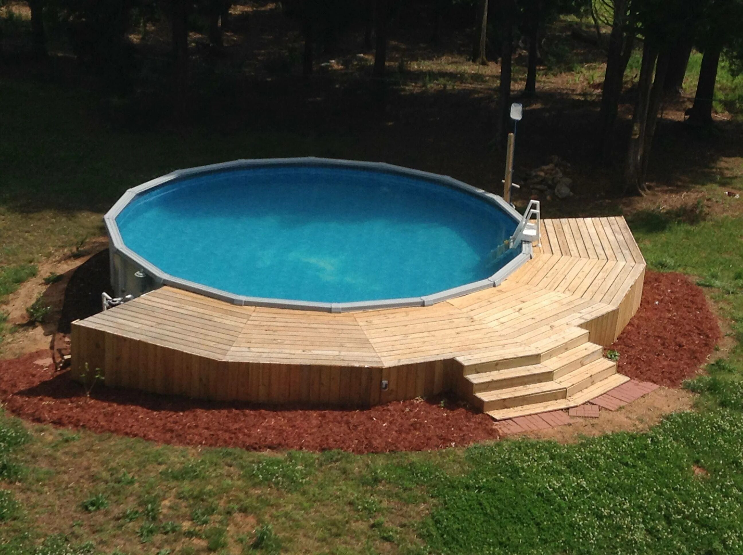 Как сделать площадку под бассейн. Бассейн каркасный swing pool. подиум вокруг каркасного бассейна. настил вокруг каркасного бассейна. отделка круглого каркасного бассейна.
