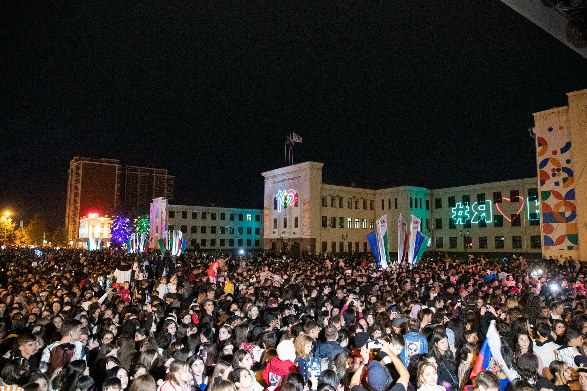 Главное черкесск. День города Черкесск 2022. Концерт в Черкесске. Концерт на площади. Сцена на площади.