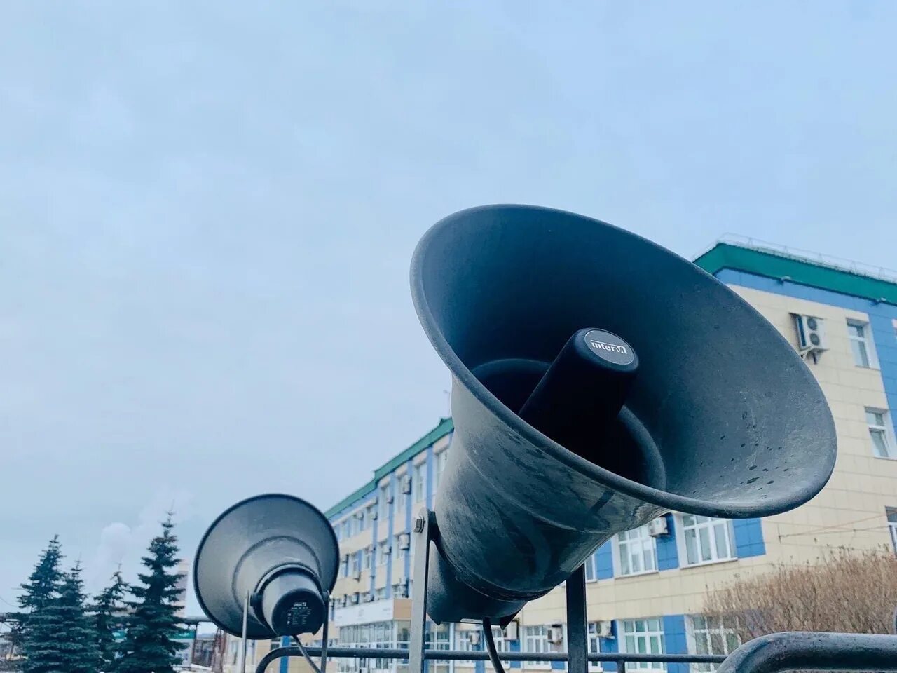 Проверка сирен спб. Сирена в Барнауле. Система оповещения. Сирены в городе. Электросирены в городе.