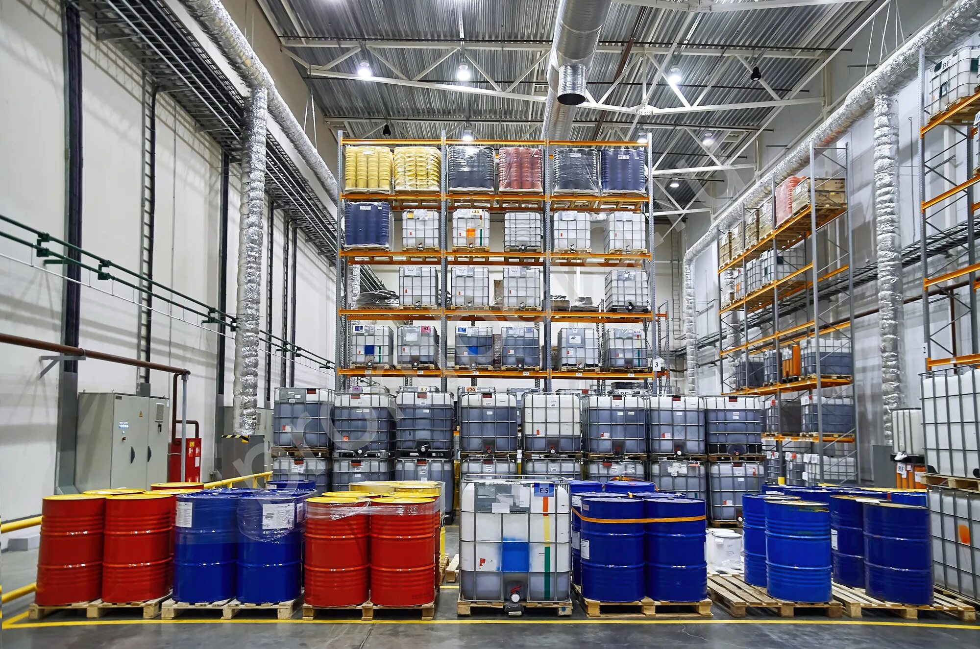 Склад хранения масел. Склад смазочных материалов. Масло газпром в бочках. Склад смазочных материалов. Склад смазочных материалов.