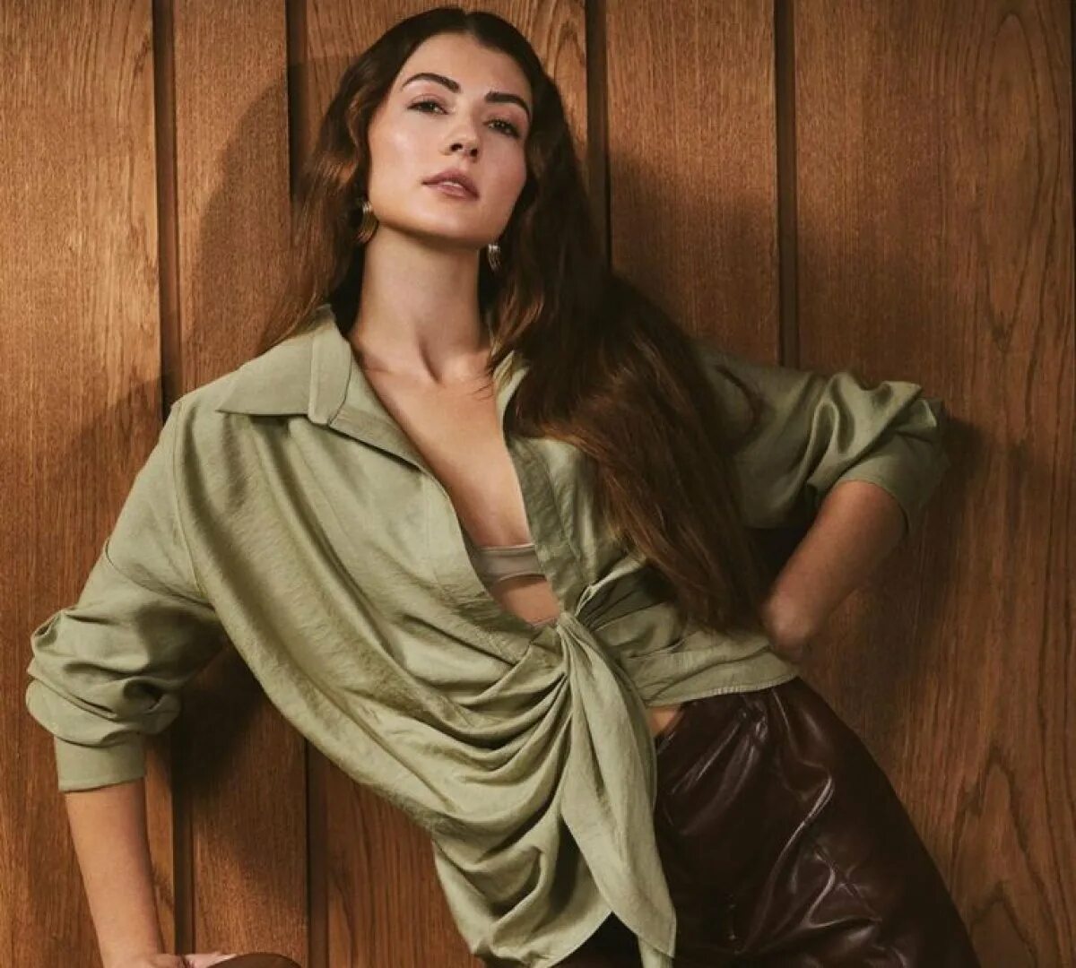 Озберк burcu özberk. Бурджу алмеман. Бурджу озберк грудь. Бурджу озберк инстаграм. Актриса бурджу озберк.