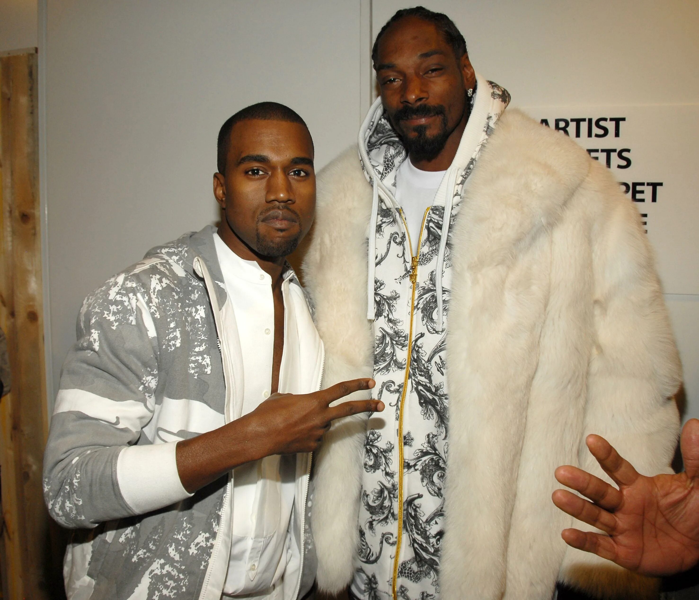 Kanye west talking once again. Канье уэст. снуп дог и кени вест. трамп и снуп дог. snoop catt kanye east.
