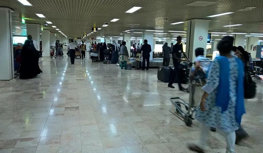 Бахрейн интернешнл манама. Международный аэропорт бахрейна новый. Время автобуса в бахрейне jufer. Манама аэропорт. Транзит в бахрейне.