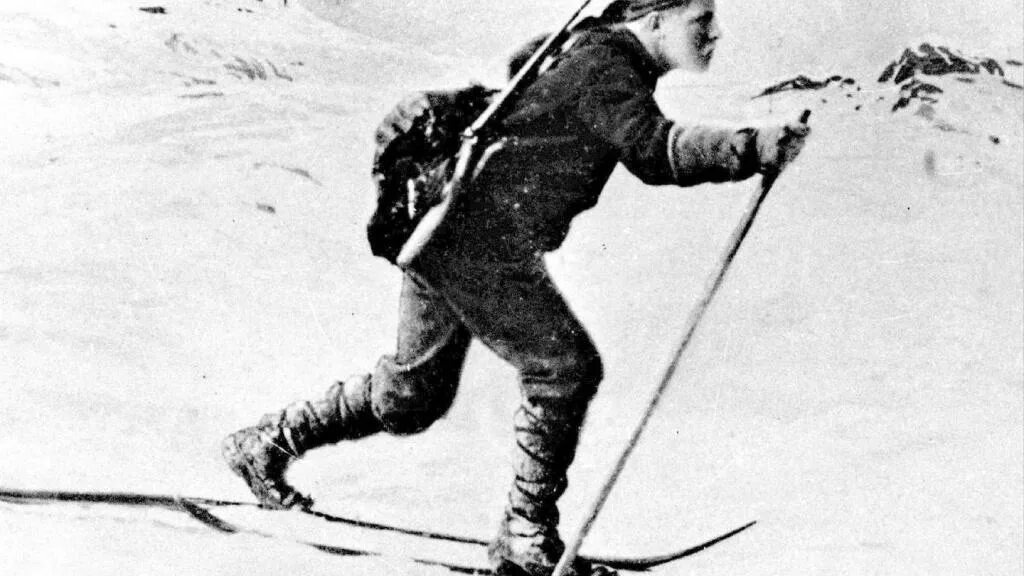 Лыжник в начале. Лыжный спорт в 19 веке. Ганс Эмахузен лыжи. Зарождение горнолыжного спорта. История лыжного спорта.