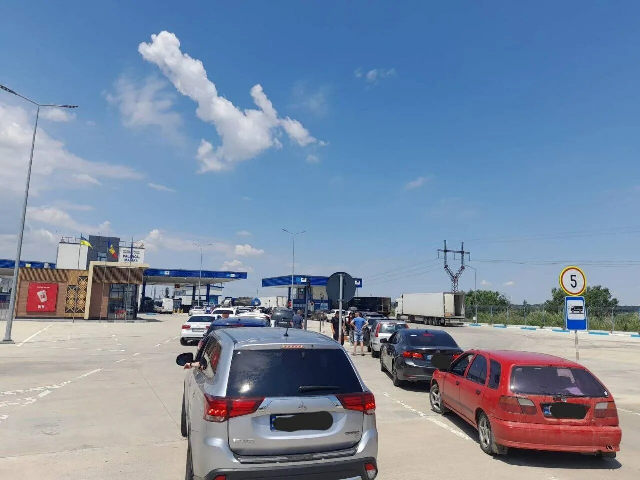 Кпп паланка молдова. Автомобили в пробке. Кпп паланка молдова. Паланка маяки удобное. Кпп "паланка-маяки-удобное".