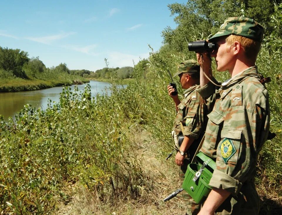 Пограничники России. Российские пограничники. Пограничник на границе. Пограничник с биноклем. Пограничник пробуждение