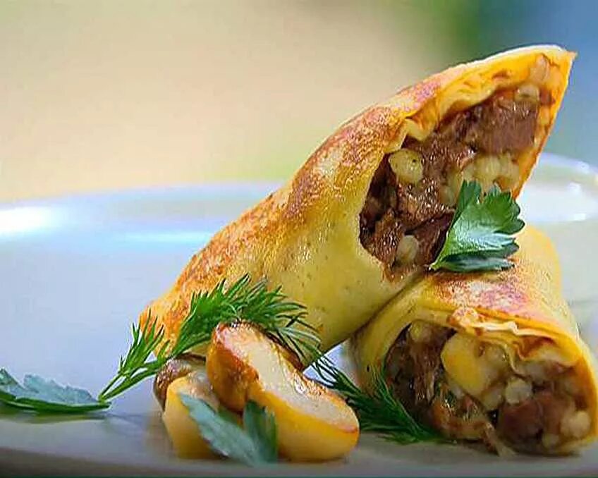 Фаршированные блины с грибами. Фаршированные блинчики с курицей и грибами. Блинчики фаршированные грибами. Блины фаршированные грибами и сыром. Блины фаршированные грибами и сыром.