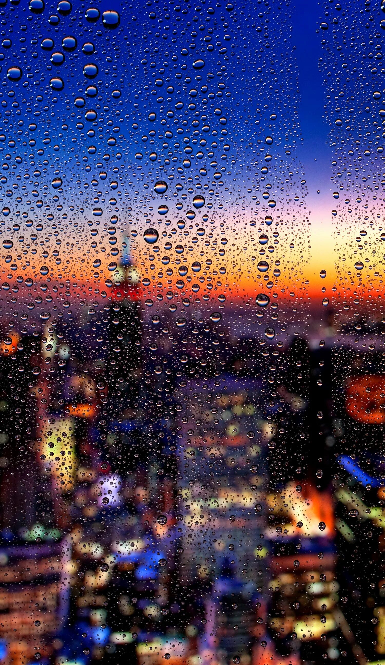 Разбитое стекло. Бирюзовая природа. Стекло фон. Красивые стекла. Изображение для экрана смартфона.