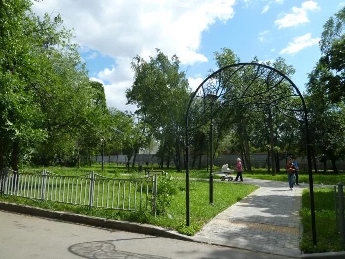 Бульвар зеленая роща. Марьина роща парк москва. антроповский сквер. аллея в сквере. антроповский пруд.