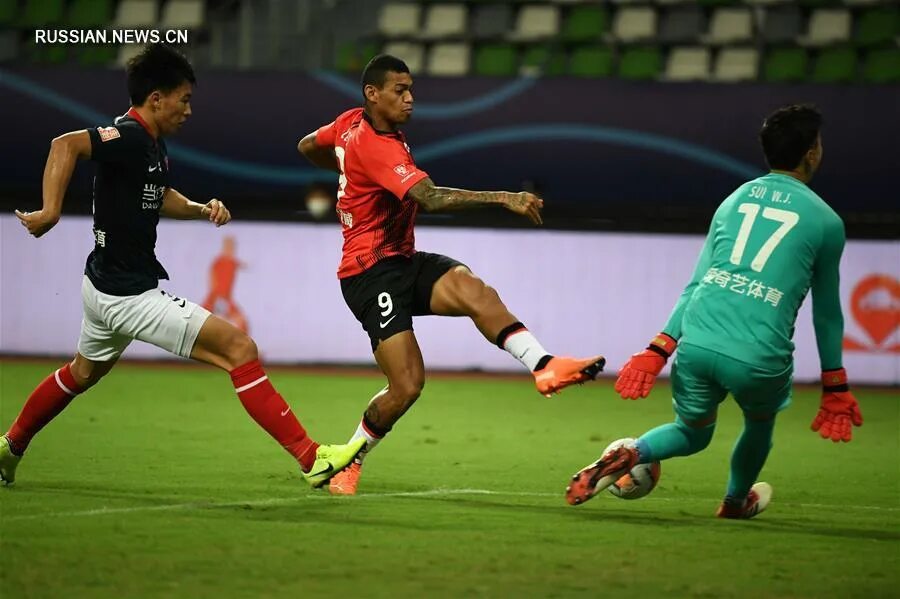 чемпионат китая по футболу. китайский футбол. футбол в китае. цзянсу (футбольный клуб). футбол чемпионат китая.