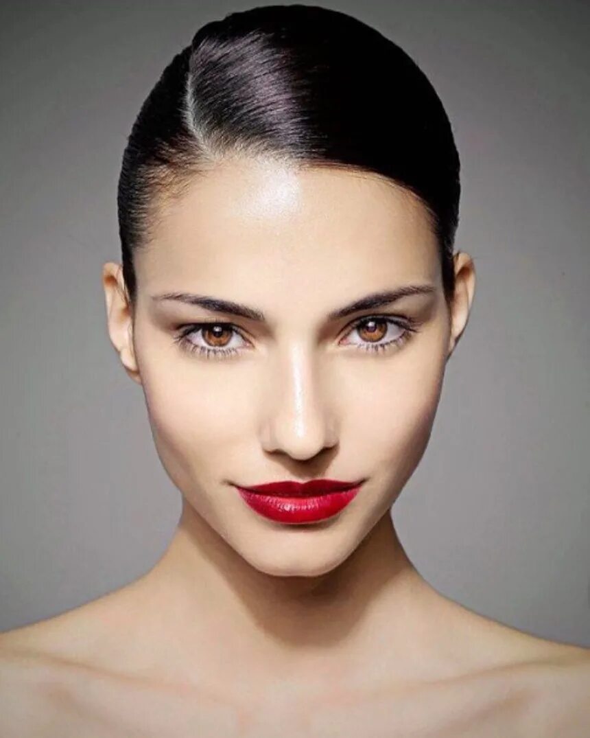 Красивые скулы у девушек. Хьюитт тип лица. Скарлетт йоханссон смоки айс. Скулы у девушек. Овальное лицо в профиль.