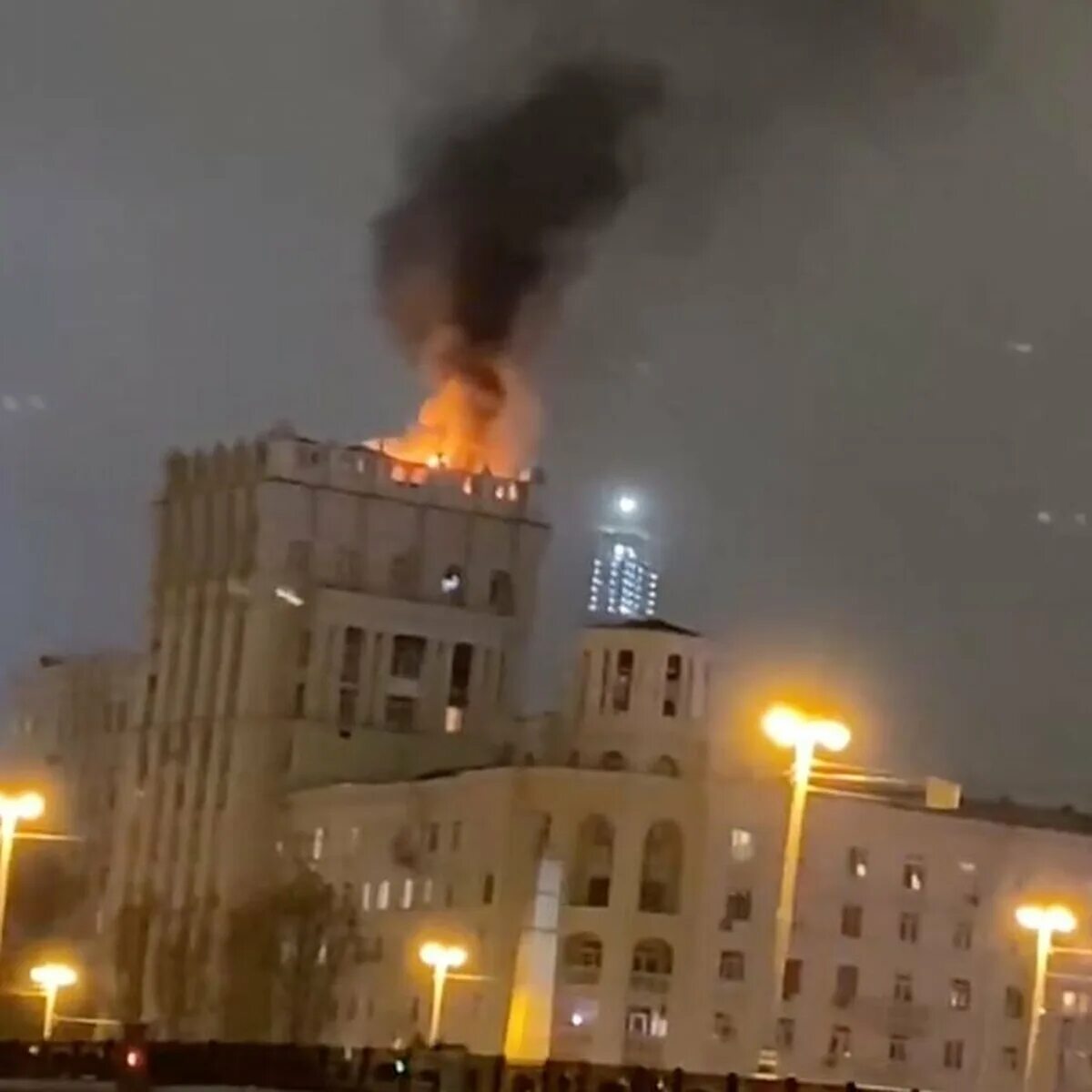 Что на данный момент горит в москве. Пожар в здании. москва горит.