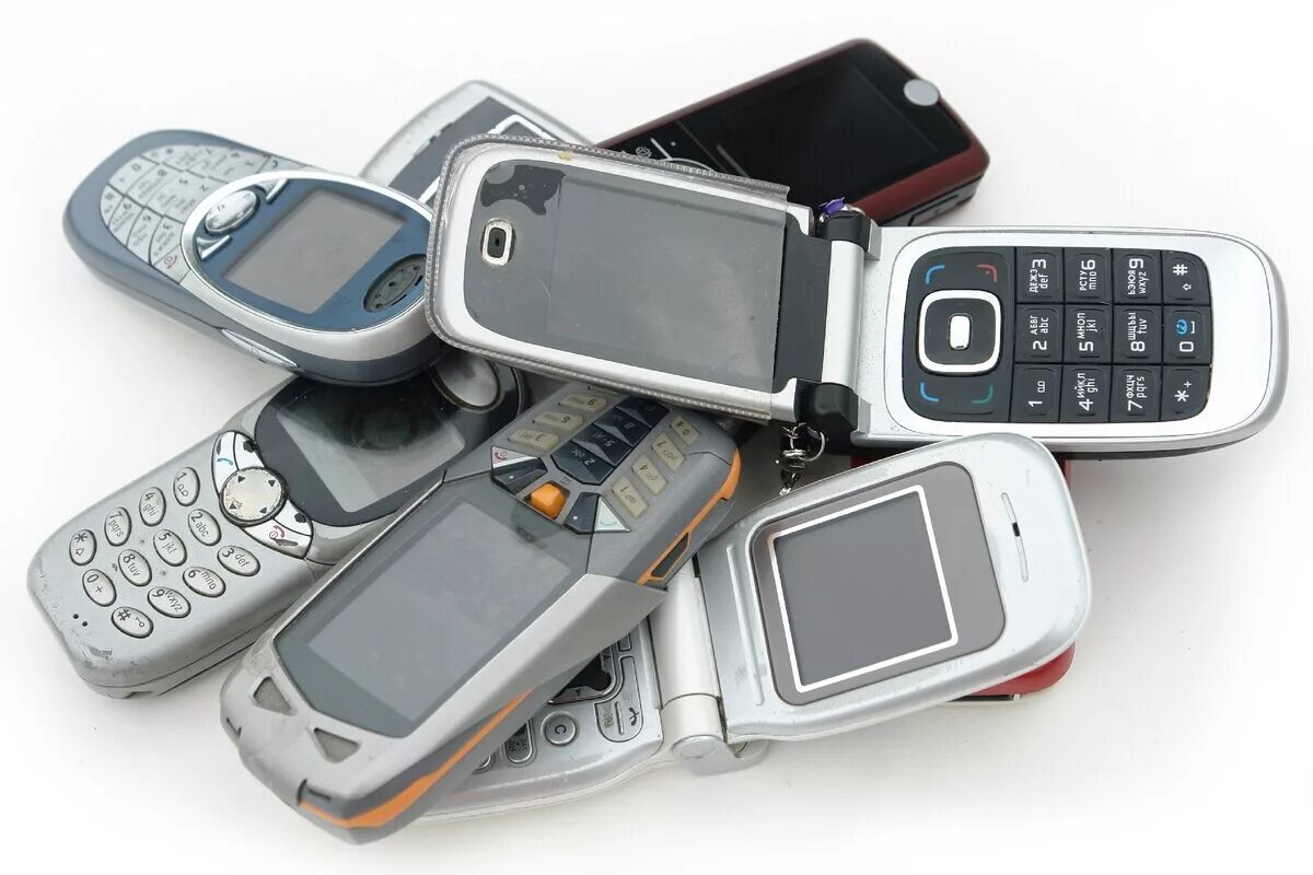 Старые смартфоны. Старые мобильники. Старые мобильные телефоны. Где найти старый телефон