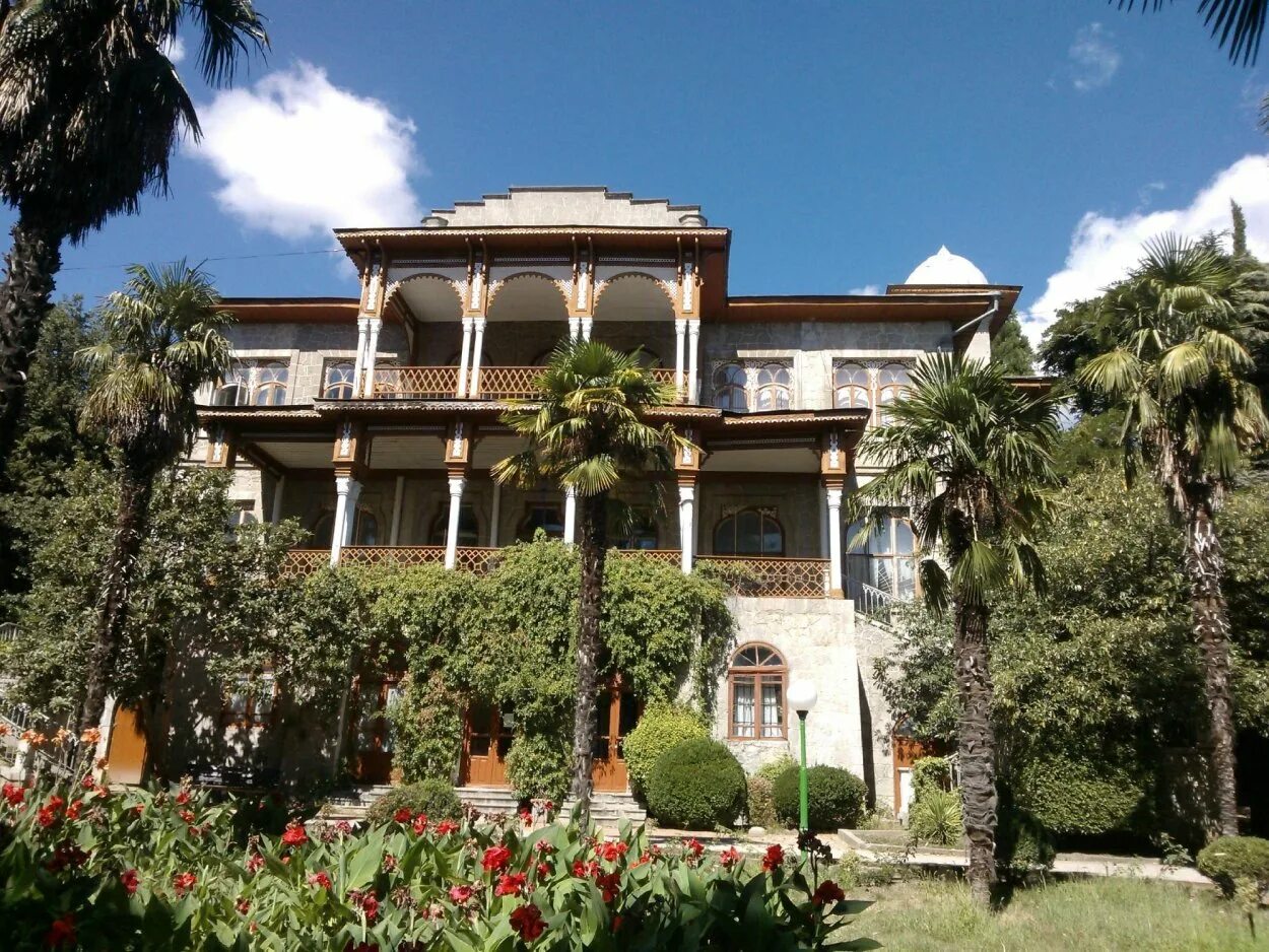 Ателика карасан алушта. Ателика карасан вилла карасан. ателика карасан партенит. дивный мир карасан партенит.
