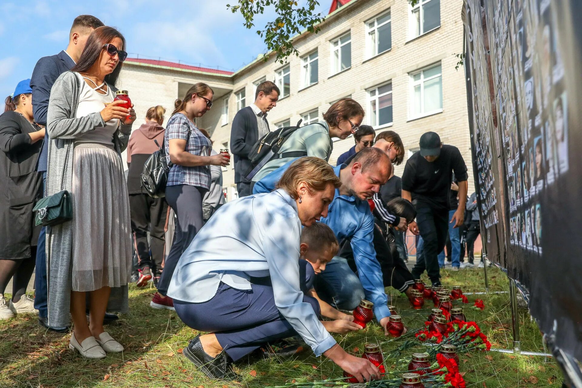 1 Сентября 2004 года террористический. Беслан экскурсия в школу. Альбом в память жертв теракта