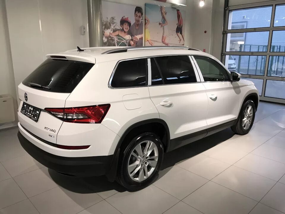 Кодиак б у купить. Шкода Кодиак РС белый. Шкода Кодиак 474. Kodiaq RS белый. Skoda Kodiak Style Plus 2021.