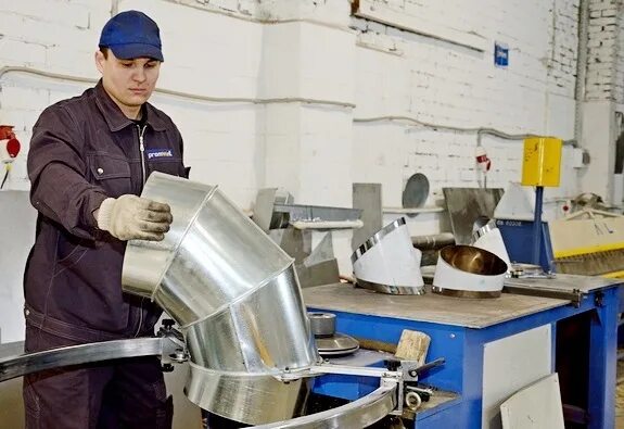 Жестянщик. Жестянщик - рихтовщик. Жестяные изделия. Жестяные работы. Профессия жестянщик.