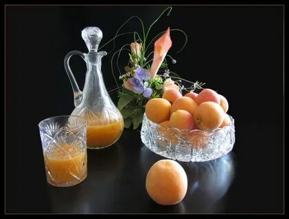 Спелых абрикосов пара чулок