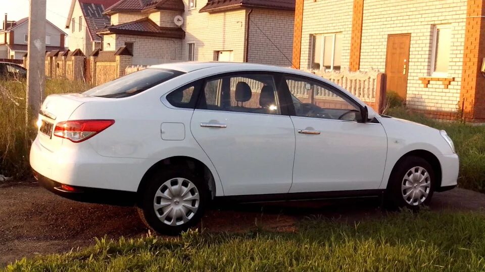 Nissan almera белая. Ниссан альмера 2014 белая. ниссан альмера белая 2018. ниссан альмера 2013 белый. nissan almera 2014 года белый.