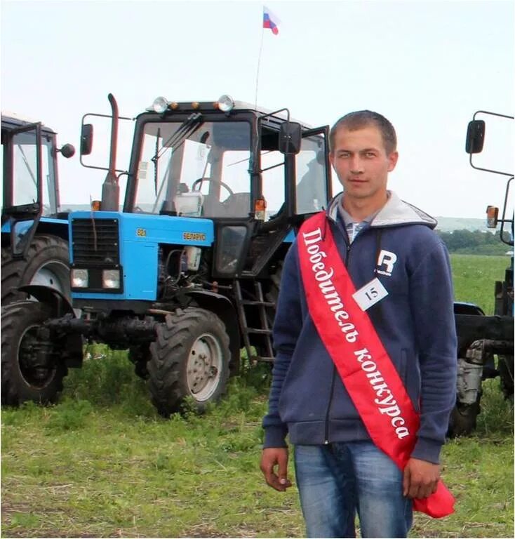 тракторист. работа тракториста в карелии. фермер тракторист. деревенский тракторист. работа тракториста в карелии.