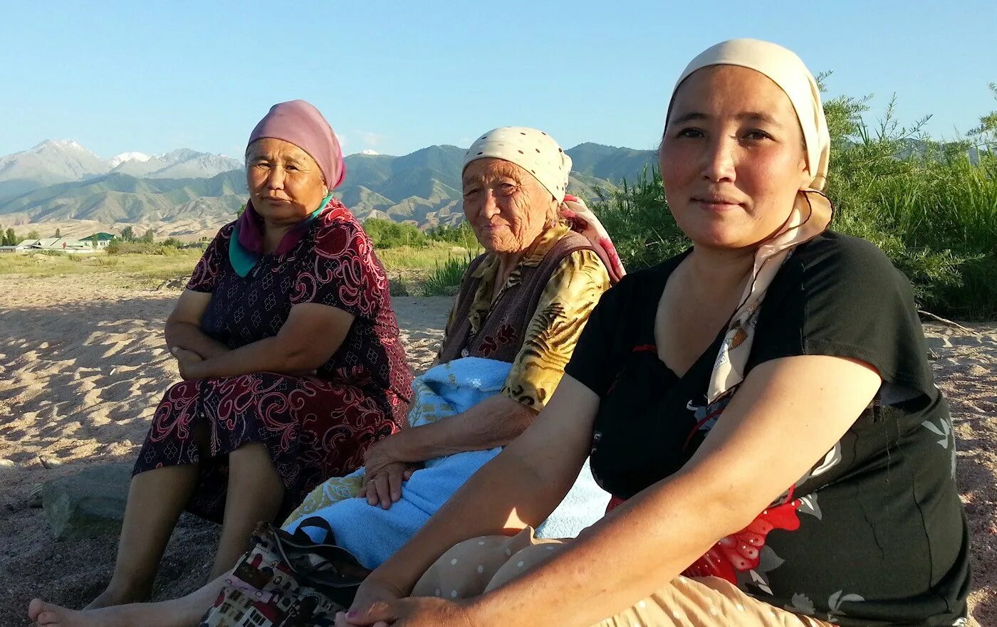 Кыргызстан жители. Киргизские женщины. Киргизы люди. Киргизия народ.