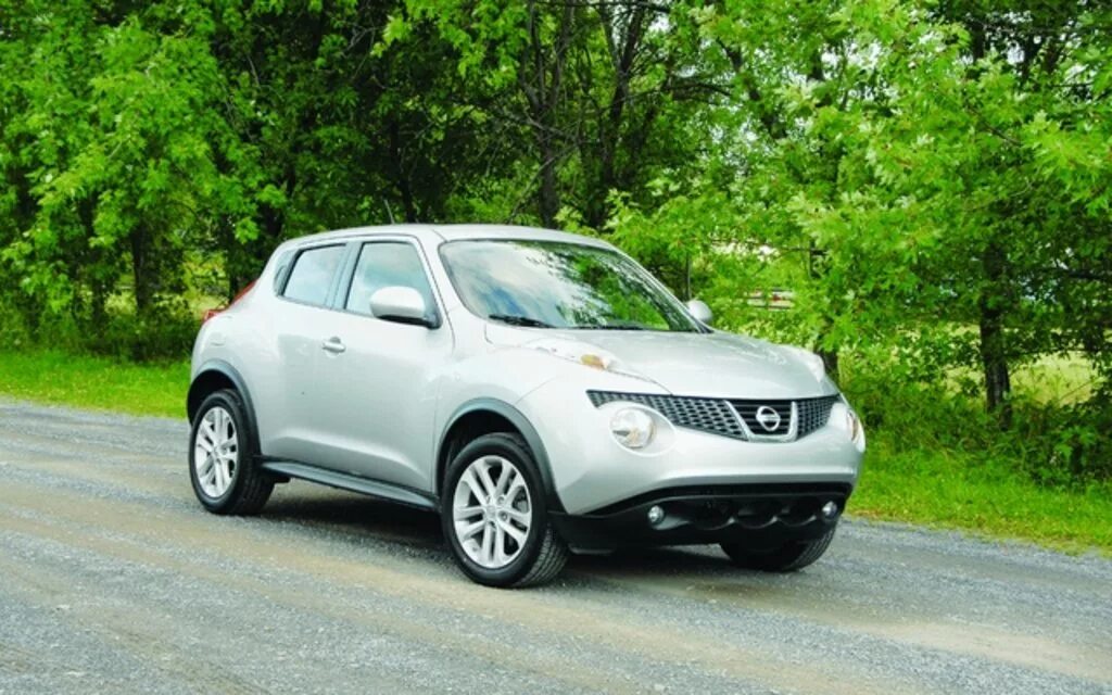 Nissan Juke 2013. Toyota Nissan Juke. Тойота похожая на Ниссан Джук. Белая Тойота Жук 2014 год.