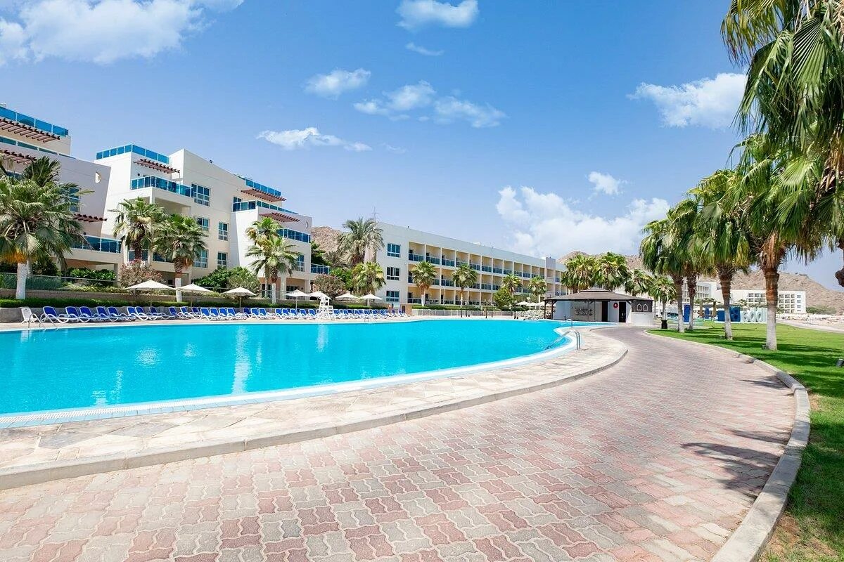 Radisson blu фуджейра. Отель Radisson Blu Fujairah Resort 5*. Рэдиссон Фуджейра 5. Рэдиссон Блю Резорт ОАЭ Фуджейра. The Radisson Blu Resort Fujairah 5 ОАЭ Фуджейра.