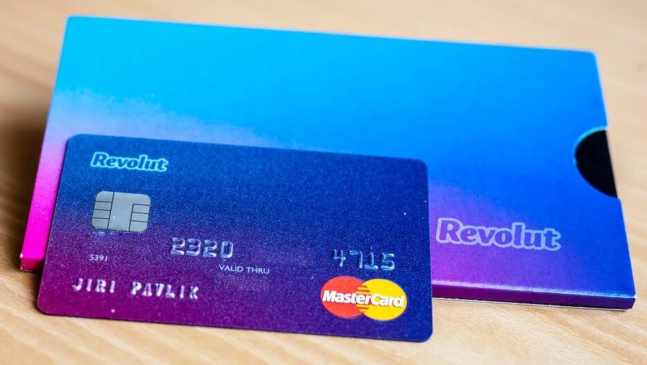 Revolut debit card platinum. Revolut счет. Revolut кредитная карта. Revolut personal. Revolut iphone.