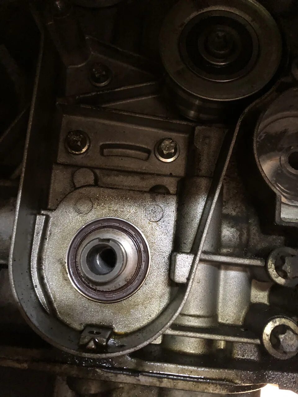 Как поменять сальник коленвала шевроле. 6. Шевроле спарк задний сальник коленвала. 4. Сальник коленвала лачетти 1.