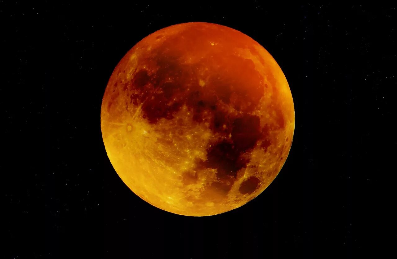 Кровавая луна дата. Суперлуние в 2021. Лунное затмение Кровавая Луна. Красная Луна. Оранжевая Луна.