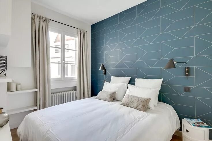 Дизайн спальни с акцентной стеной A Luxury and Eclectic Look at The Filaments in Wandsworth Master bedroom design,